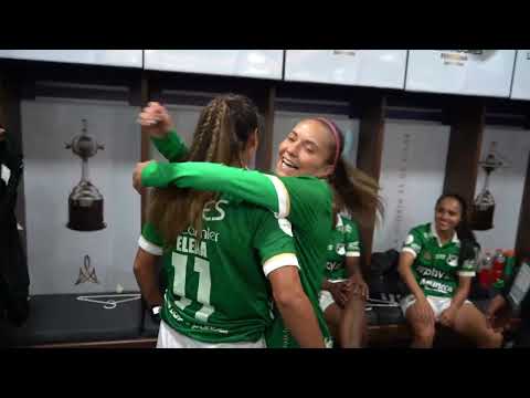 La alegría del grupo al recibir a Elexa Bahr tras anotar el gol que nos puso en la semifinal