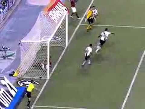 Gol feito perdido do Deivid do Flamengo contra o Vasco na semifinal da Taça Guanabara de 2012