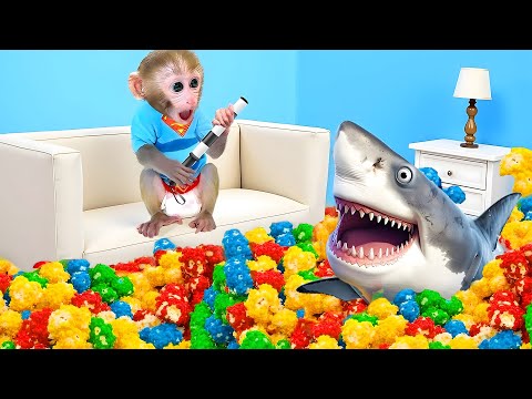 Affe Bon Bon geht in den Supermarket, um Popcorn zu kaufen und schwimmt mit Entenküken im Pool