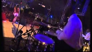 Amy Winehouse - Hey Little Rich Girl and You&#39;re Wondering Now {Live Benicàssim 2007}.avi