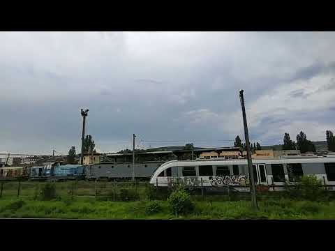 Locomotive trase pe dreapta in depoul Cluj