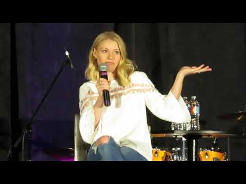 Emilie de Ravin OUAT Orlando 2018 Panel