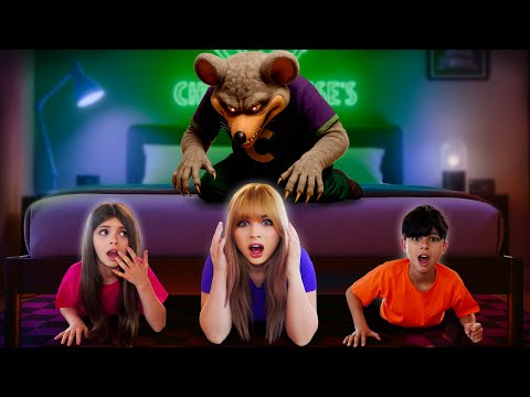 🟢 We played hide-and-seek with the Chuck E. Cheese mouse and it led us to the red door!! 😱🧀😈
