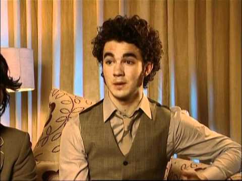 download lagu mp3 mp4 Jonas Brothers Zac Efron, download lagu Jonas Brothers Zac Efron gratis, unduh video klip Jonas Brothers Zac Efron