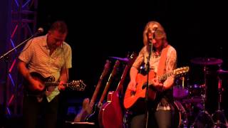 Lynne Hanson - Gravedigger (live)