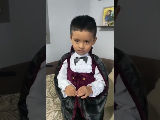 Vídeo relacionado con ATOSA disfraz vampiro borgoña niño infantil 7 a 9 años