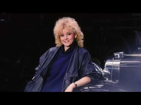 Iveta Bartošová- You are fallin down (Portrét)