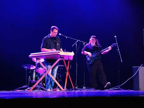 We Three Kings - hammered dulcimer, marimba, drums.