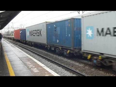 Freightliner 90016 passes through Northampton
