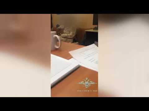 Певец Рома Жуков устроил дебош в аэропорту Нерюнгри Певец Рома Жуков устроил дебош в аэропорту Нерюнгри