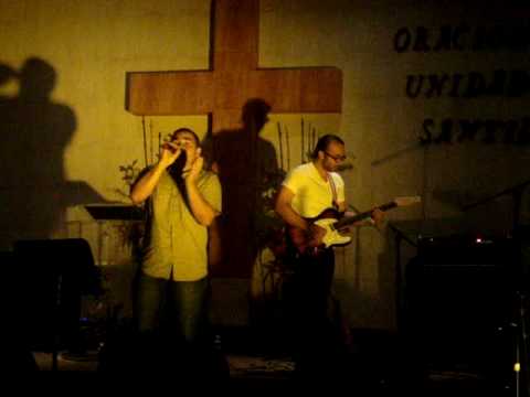 Freeqnc enseñando canción de adoración en creol (idioma de Haití) en solidaridad con este pueblo