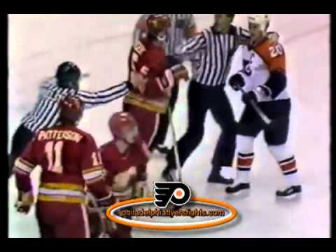 Hakan Loob Cross Checked by Dave Poulin Calgary Flames vs Philadelphia Flyers