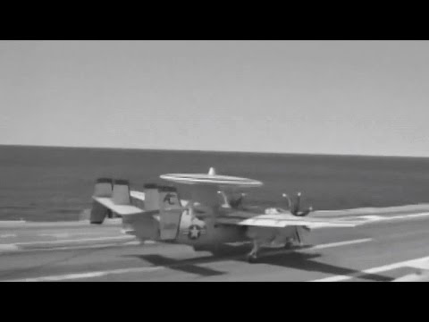 E-2C Hawkeye Nearly Crashes Into Sea After Arresting Cable Snaps