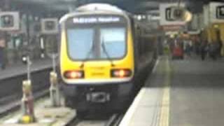 preview picture of video 'Irish Rail - Iarnród Éireann Commuter train arrives at..'