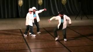 3 kid robot dance - awesome