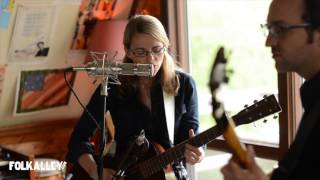 Folk Alley Sessions: Aoife O&#39;Donovan - &quot;Lay My Burden Down&quot;