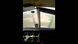 Aterrizaje en Aeropuerto La Rioja - PA-28 Cherokee LV-LLS