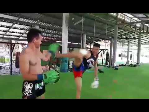 Boxing training in Chokchai Gym (7)