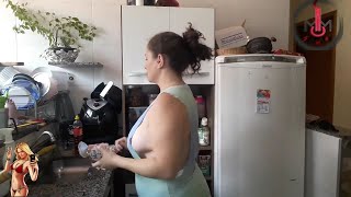 chubby mommy in kitchen cooking mom foods sleeveless beautiful mommy Mp4 3GP & Mp3