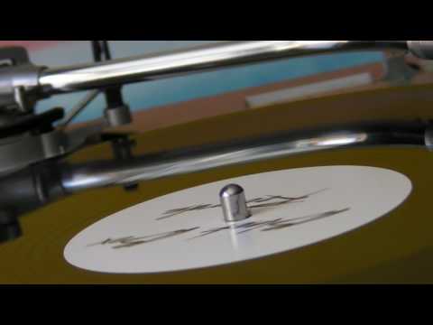 Deep House Music : Cabin Fever - Vito Fattore