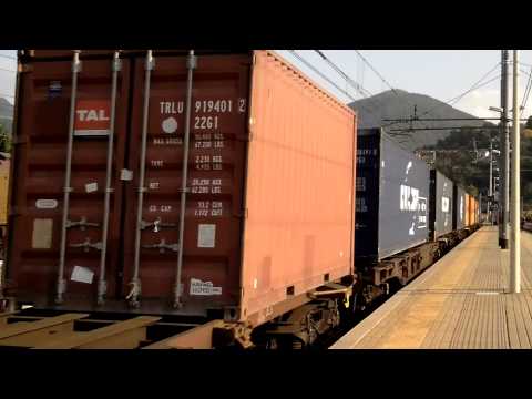 E652-XXX transita con container a Ronco Scrivia