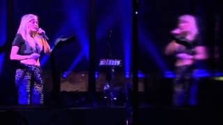 Ellie Goulding - I Know You Care (Live at iTunes Festival 2013)