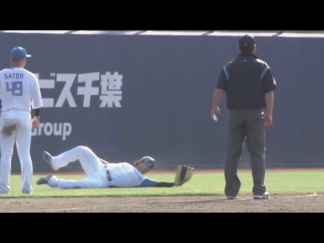 【ファーム】ファイターズ・樋口龍之介 今度はスライディングキャッチの好プレー!! 2022年4月12日  北海道日本ハムファイターズ 対 東北楽天ゴールデンイーグルス