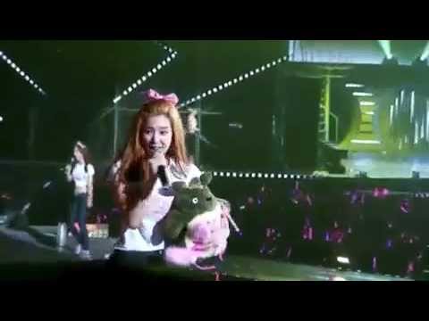 [FANCAM]  SNSD Tiffany and Totoro