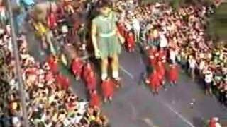 Pequeña Gigante 2 en Plaza Italia. CHILE