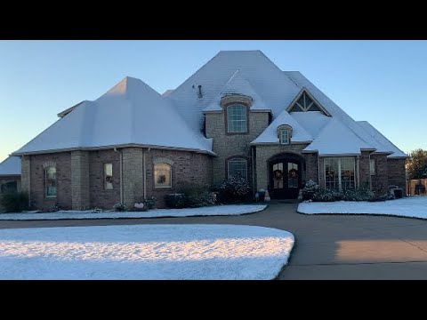 SNOWY THROUGH A BEAUTIFUL EAST SIDE NEIGHBORHOOD OKLAHOMA CITY