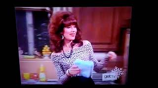 Peggy Bundy dabbed in a leopard shirt! 😹🐆