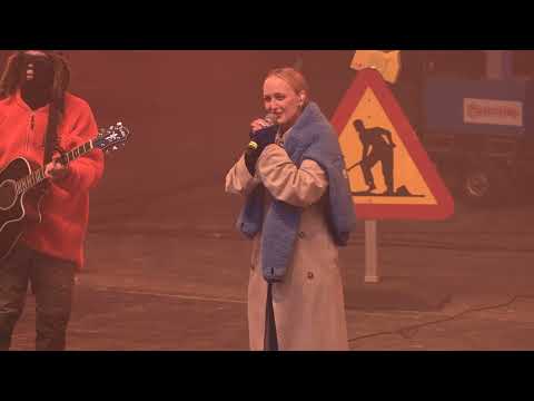 Hooja & Moonica Mac - FÖRSÖKER LE (Live @ Dalhalla 2024)