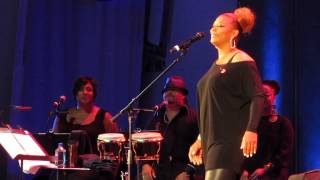 Queen Latifah, Simply Beautiful with Background Singers Reprise