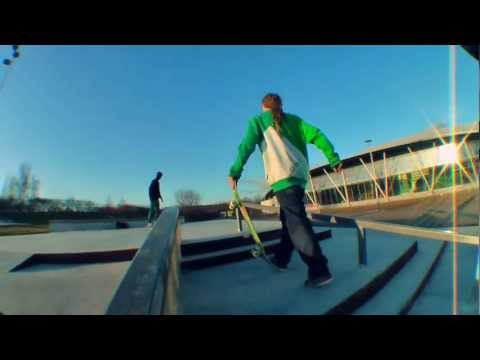 kalle Wencel och Simon Barood visa hur man Leker i det fina vädret