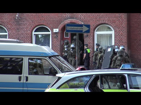 🟢[NOTF-BEREIT] SEK stürmt Wohnung in Wilhelmsburg