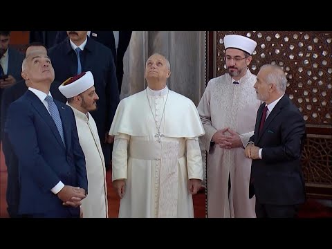 Video | Pope Leo XIV visits Istanbul's Blue Mosque | AFP