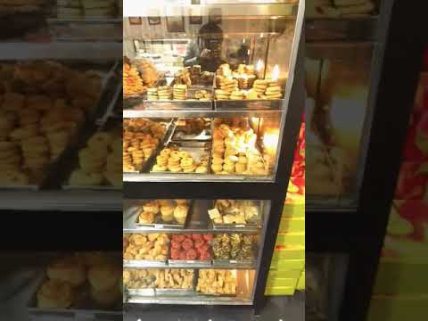 Rafique Sweets Wahdat Road #virelshorts #lahore #virelvideos #bakery #food #foryou #ytshorts #punjab