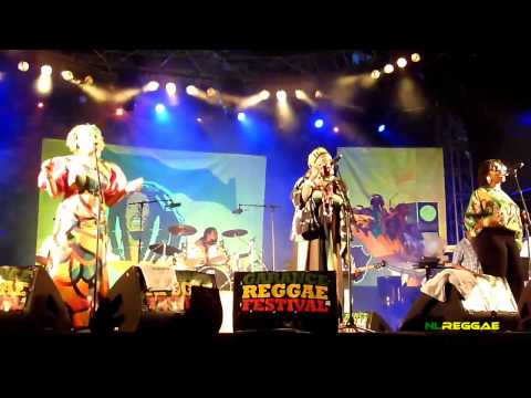 THE I-THREES "Put It On" Garance Reggae Festival, France 2012