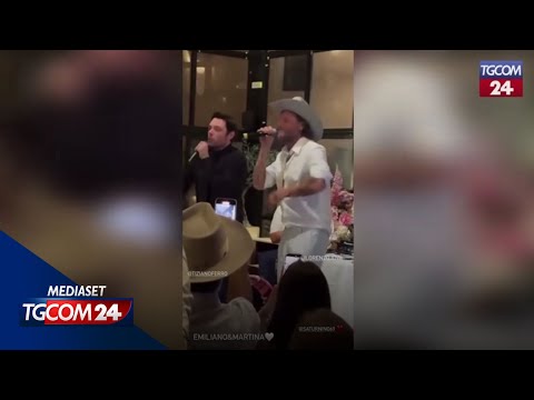 Jovanotti e Tiziano Ferro, duetto scatenato al matrimonio di un amico
