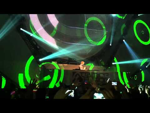 Tiesto vs. tyDi ft. Sarah Howells -- Acting Maximal Crazy (Dashup) (Intro Mix)