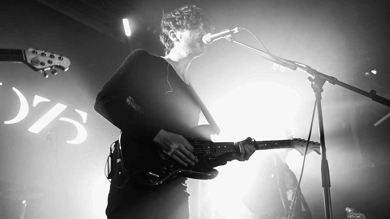 The 9075 — live performance