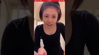 ライブ配信　薄着の部屋着で透けブラ　ブラチラ　胸チラ　谷間　胸揉み　nipslip