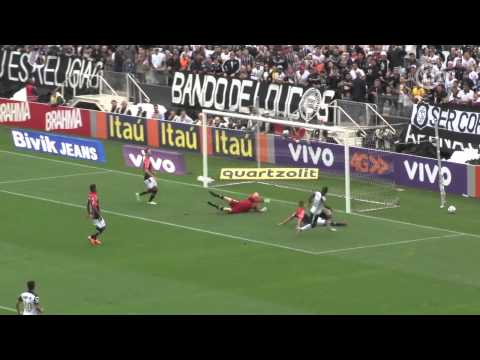 Love capricha, mas perde gols incríveis diante do Joinville