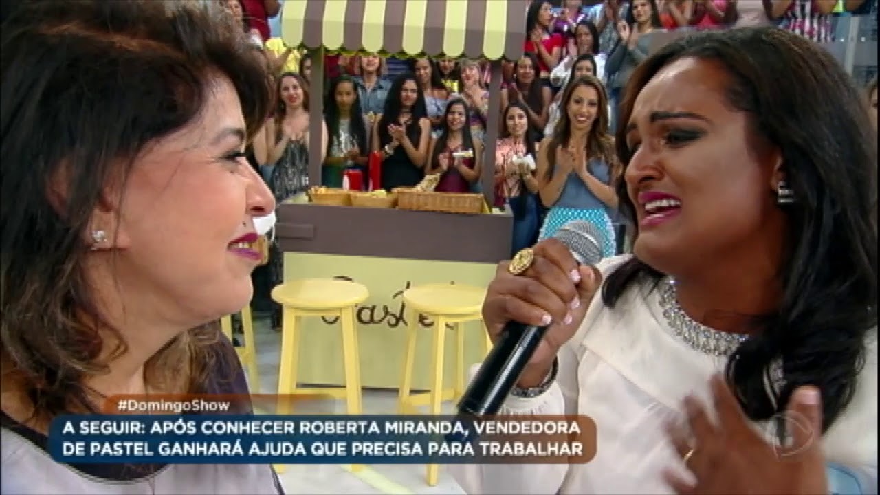 Fã conhece Roberta Miranda, reencontra família e ganha pastelaria completa