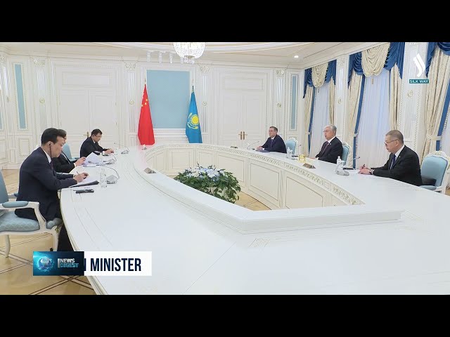 Мамлекет башчы КЭРнын тышкы иштер министри Ван Ини кабыл алды