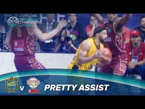 Nice pass! - White to Doornekamp for the three points!