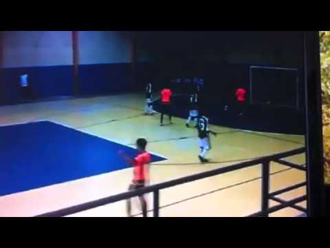 Gol do Goleiro Caio pela liga futsal do Guarujá