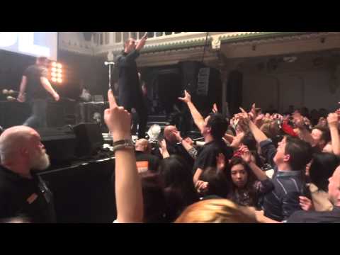 Amazing show! Liam Gallagher jumps into the crowd, smokes microphone and throws it away