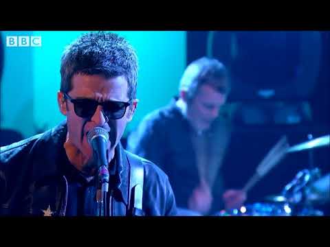 download lagu mp3 mp4 Noel Gallagher Scissors, download lagu Noel Gallagher Scissors gratis, unduh video klip Noel Gallagher Scissors