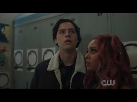 Riverdale 2x20 Fangs get arrested